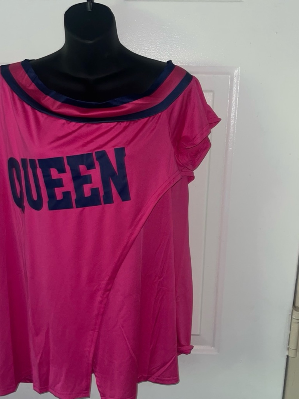 Off-Shoulder 'QUEEN' Tee in Hot Pink with Navy Trim